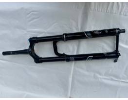 Fox rhythm 36 első villa