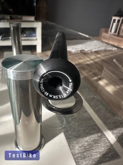 Fox36 38 boost 15x110 tengely 