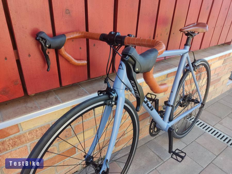 Fuji Roubaix országúti kerékpár bicikli