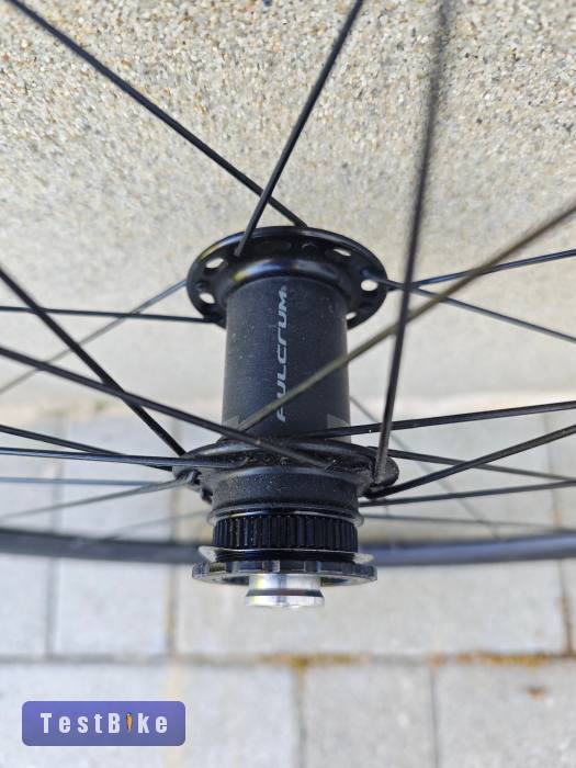 Fulcrum Racing országúti kerékszett, tárcsafékes, átütős, 1755gr