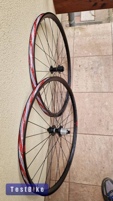 Fulcrum Rapid Red 900 DB gravel kerékszett, campa