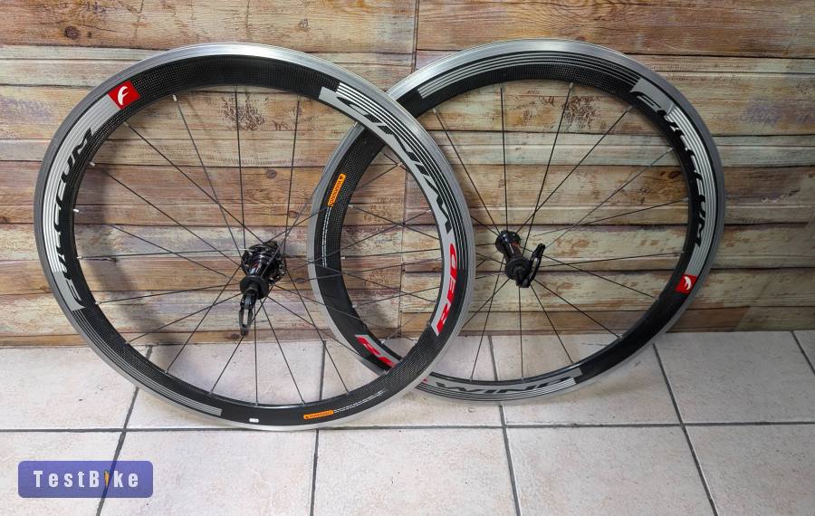 Fulcrum Red Wind carbon országúti kerékszett!