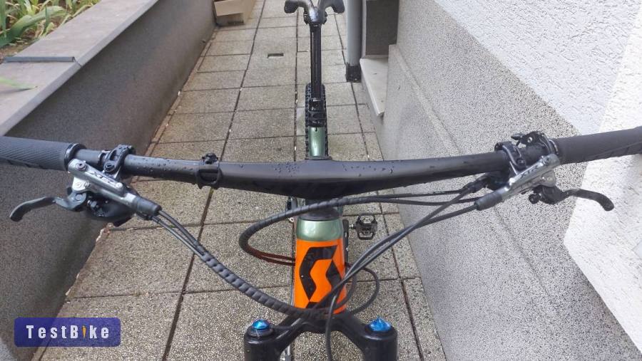Fullos felszereltségű Scott Genius 29-er karbon MTB