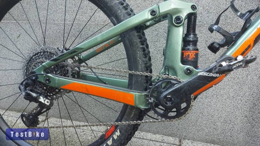 Fullos felszereltségű Scott Genius 29-er karbon MTB