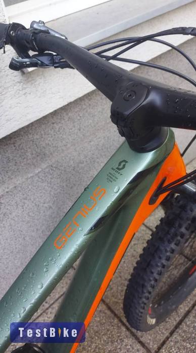 Fullos felszereltségű Scott Genius 29-er karbon MTB