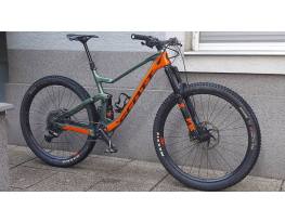 Fullos felszereltségű Scott Genius 29-er karbon MTB