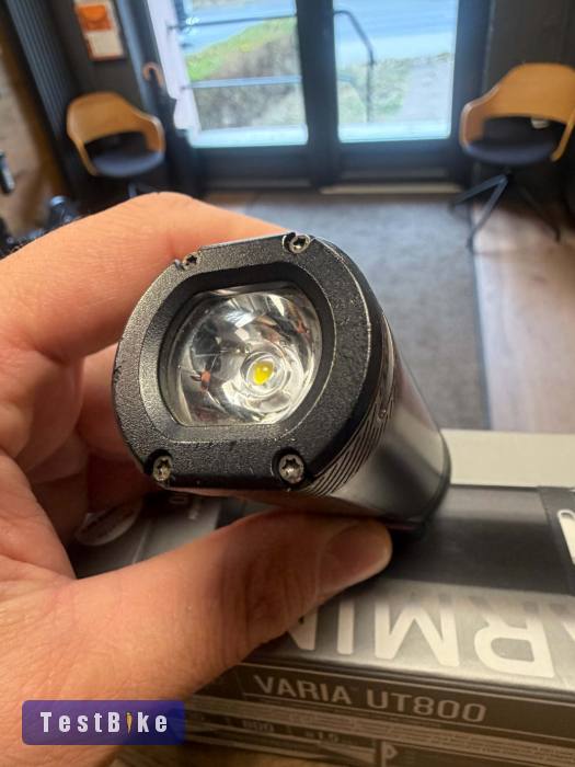 Garmin UT800 kerékpáros első okoslámpa