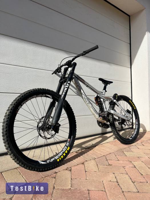 Ghost DH 9000