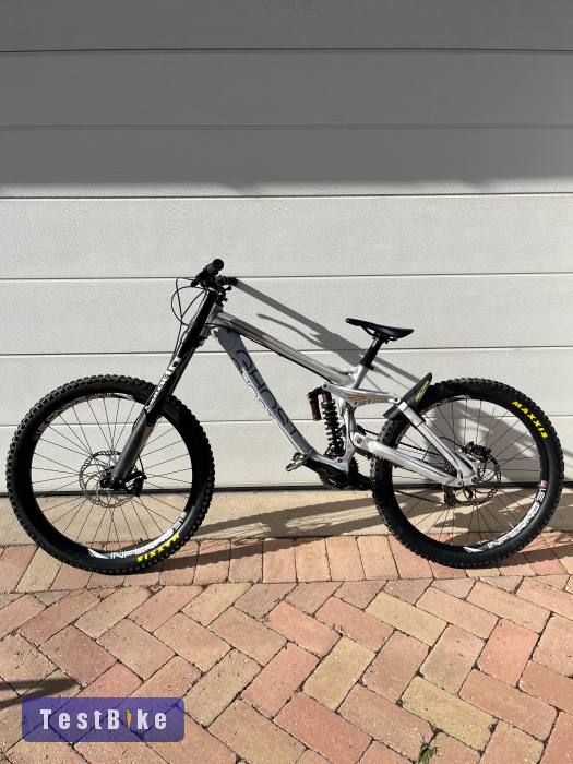 Ghost DH 9000