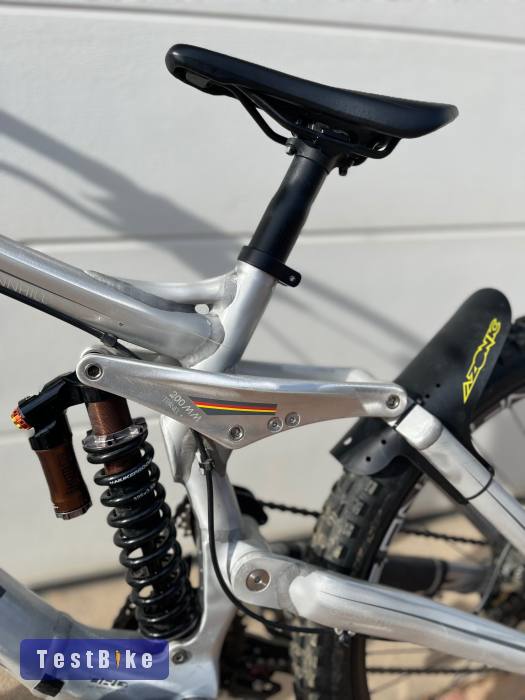 Ghost DH 9000