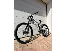 Ghost DH 9000