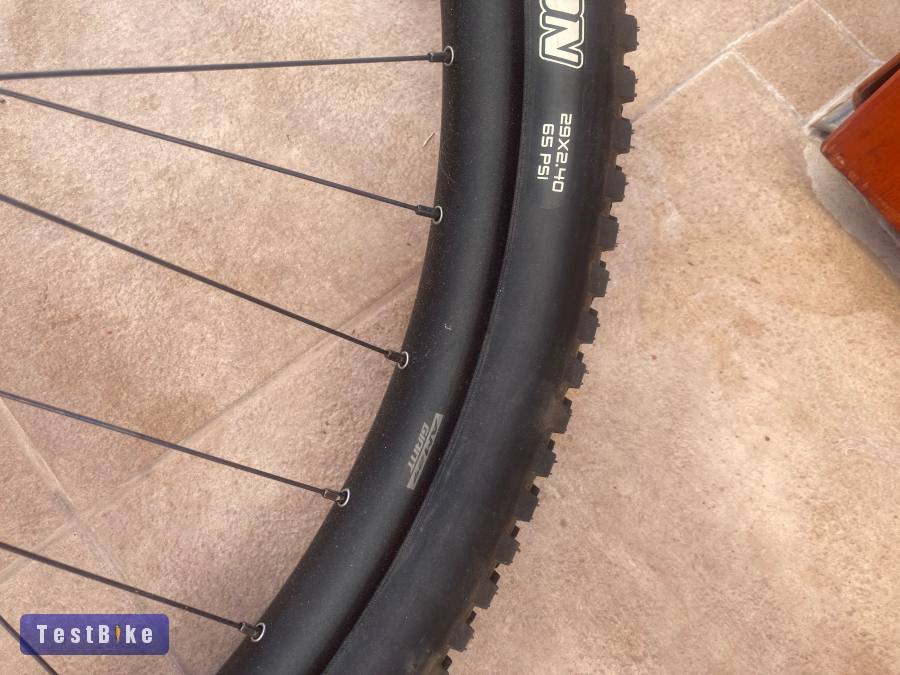 Giant AM29 komplett kerék eladó..XT,Maxxis,RT70L