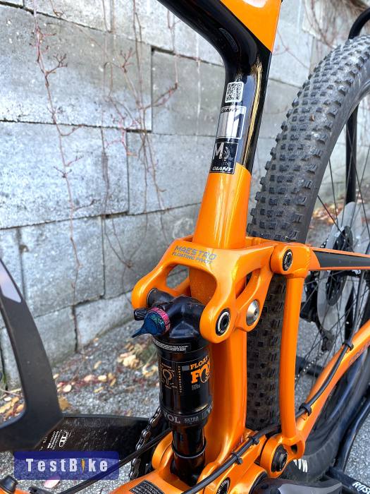 Giant Anthem 1 29" karbon váz, karbon kerékszett, FOX telók