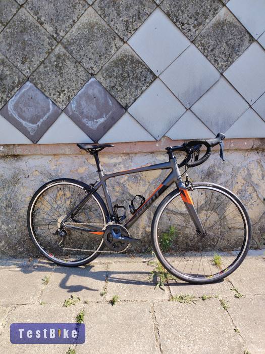 Giant Contend országúti kerékpár M méretben