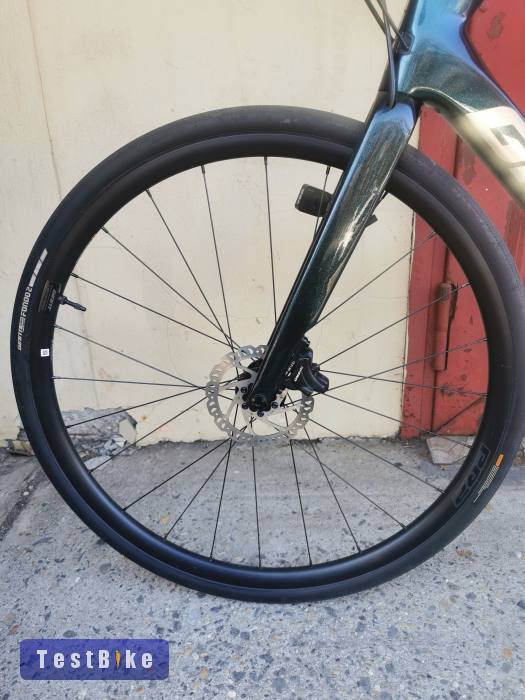 Giant Fastroad Advanced városi kerékpár