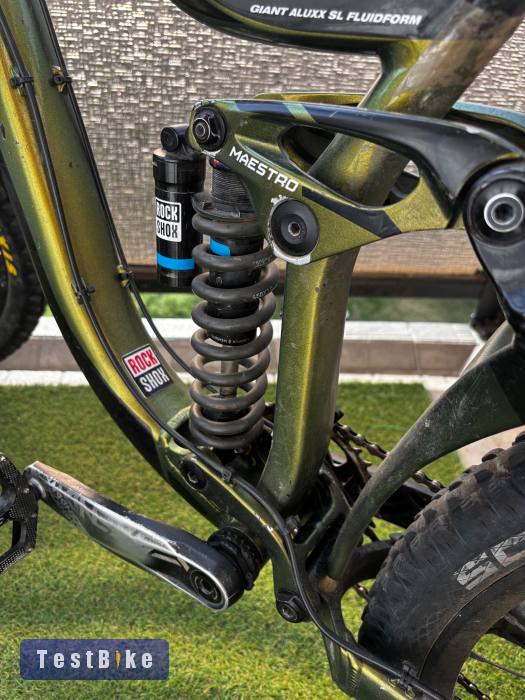 Giant Glory 2020 M vázzal