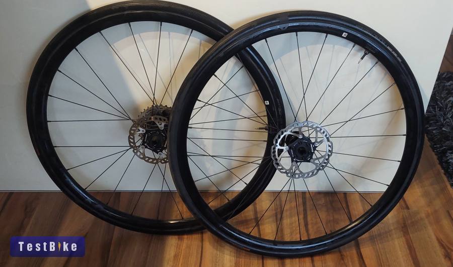 Giant gyári alukerekek külső gumival+féktárcsával