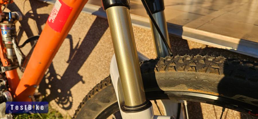Giant összteleszkópos MTB kerékpár