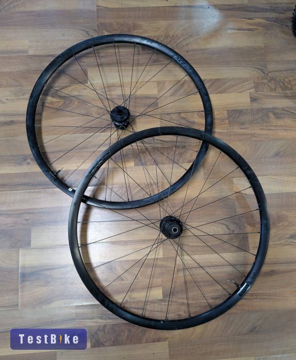 Giant PR2 TLR átütős gravel kerékszett!