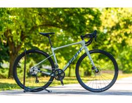 Giant Revolt Advanced 2 (M) karbon gravel kerékpár