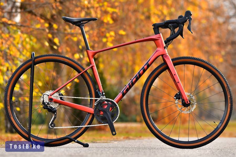 Giant Revolt Advanced 3 (M/L) karbon gravel kerékpár