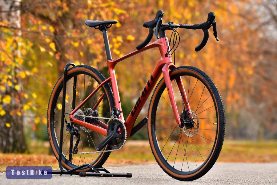 Giant Revolt Advanced 3 (M/L) karbon gravel kerékpár