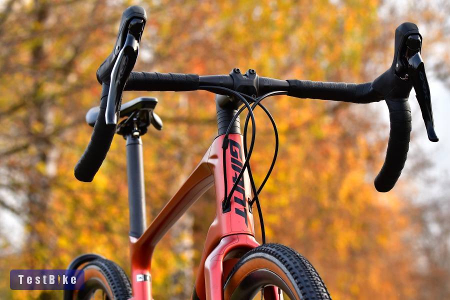 Giant Revolt Advanced 3 (M/L) karbon gravel kerékpár