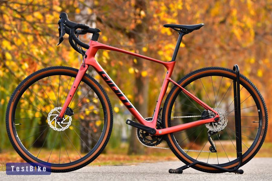 Giant Revolt Advanced 3 (M/L) karbon gravel kerékpár