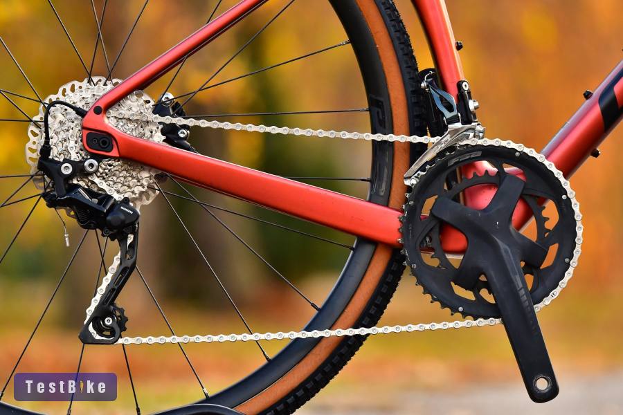 Giant Revolt Advanced 3 (M/L) karbon gravel kerékpár