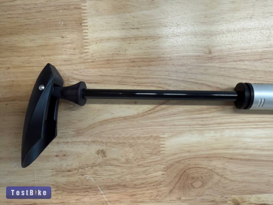 Giyo teleszkópos alumínium minipumpa nyomásmérővel