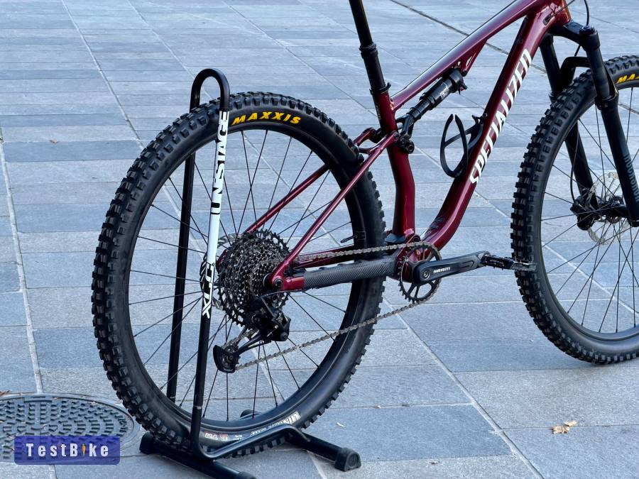 Gyönyörű Specialized Chisel M összteleszkópos MTB