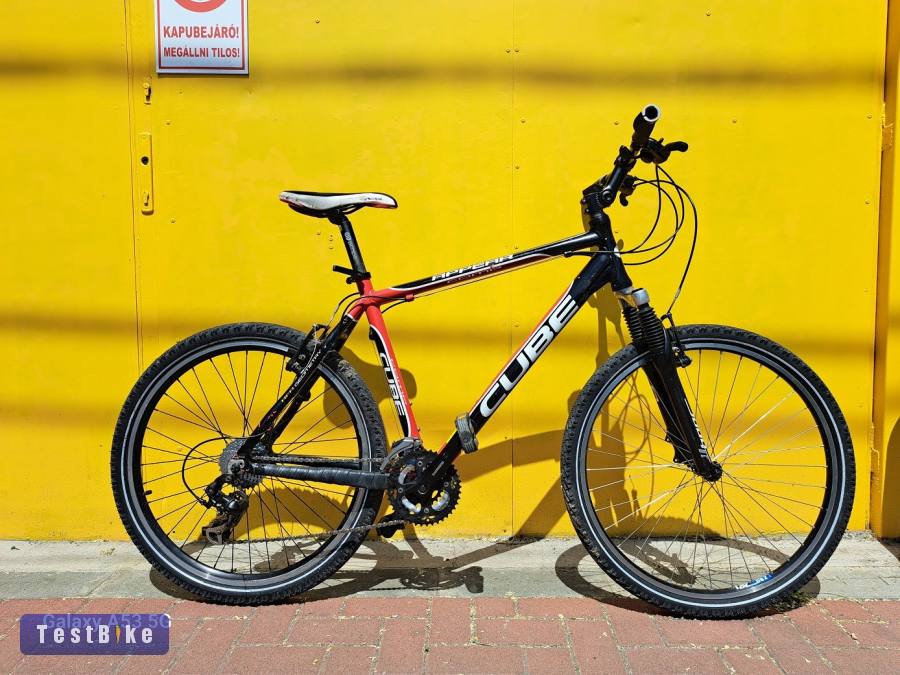 Használt 26"-os Cube Appear MTB kerékpár, fekete-piros-fehér