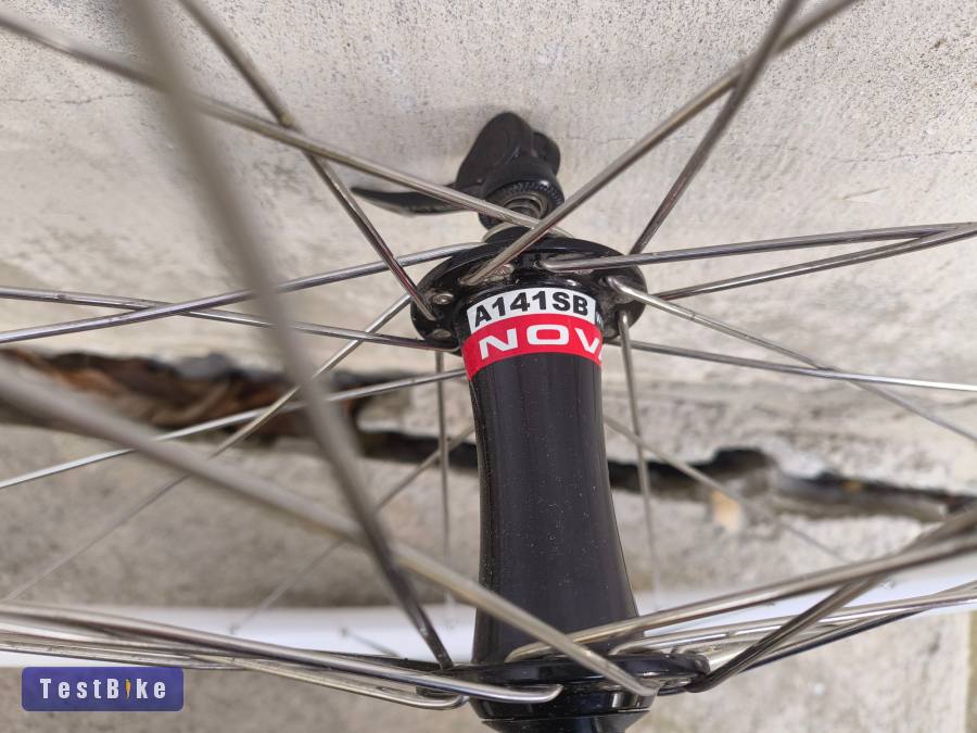 HASZNÁLT! 26os Mach1+Novatech ipari csapágyas, V-fékes kerékszet