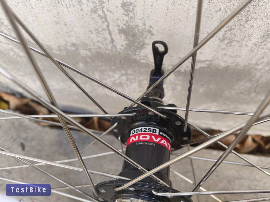 HASZNÁLT! 26os Mach1+Novatech ipari csapágyas, V-fékes kerékszet