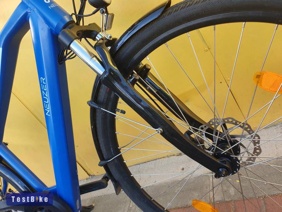 Használt 28"-os Neuzer Sorrento férfi E-trekking kerékpár
