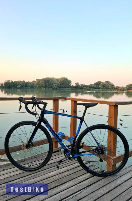 Cannondale Synapse  tárcsafékes, karbon országúti kerékpár 