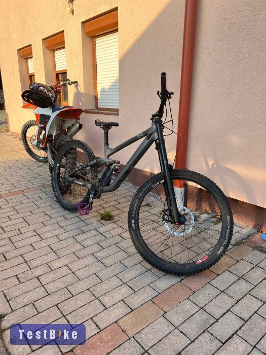 Használt Cube Two15 eladó