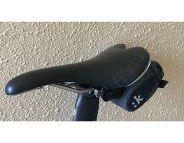 Fizik Aliante Gamma nyereg + Fizik nyeregtáska