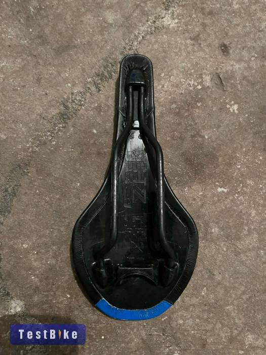 Használt Fizik nyereg eladó