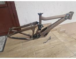 Használt Giant Glory eladó DH/FR össztelós váz