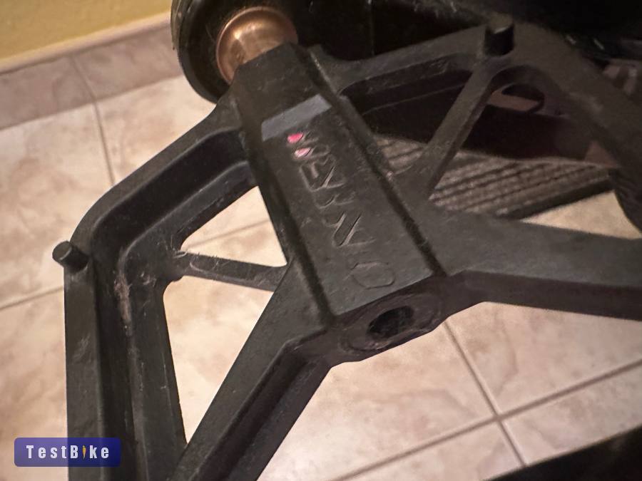 Használt Onirii molded carbon pedál mindössze 142g