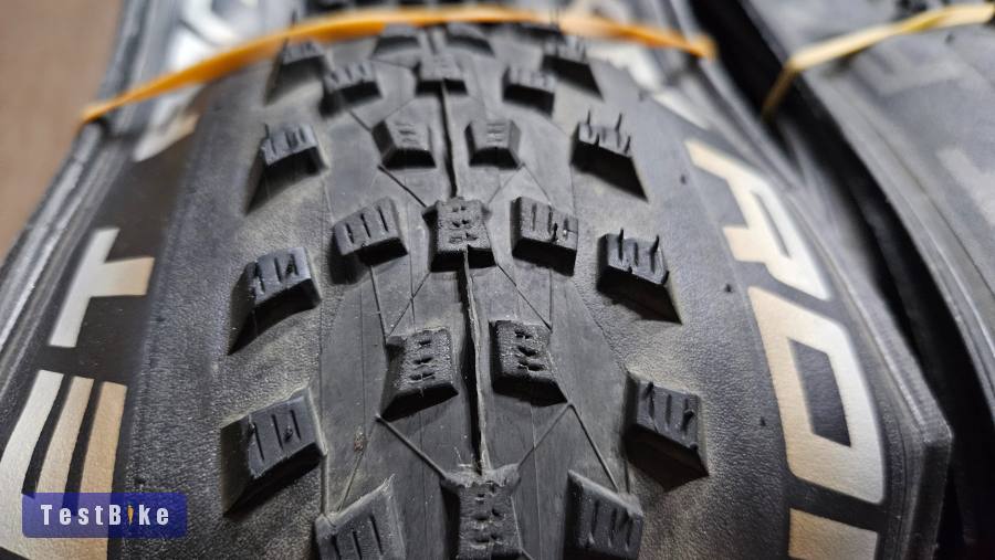 Használt 29"Schwalbe Rocket Ron Performance Addix 2.1" külső