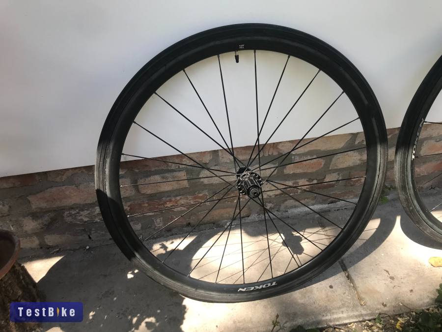 Használt Token T28 karbon felnifékes kerékszett