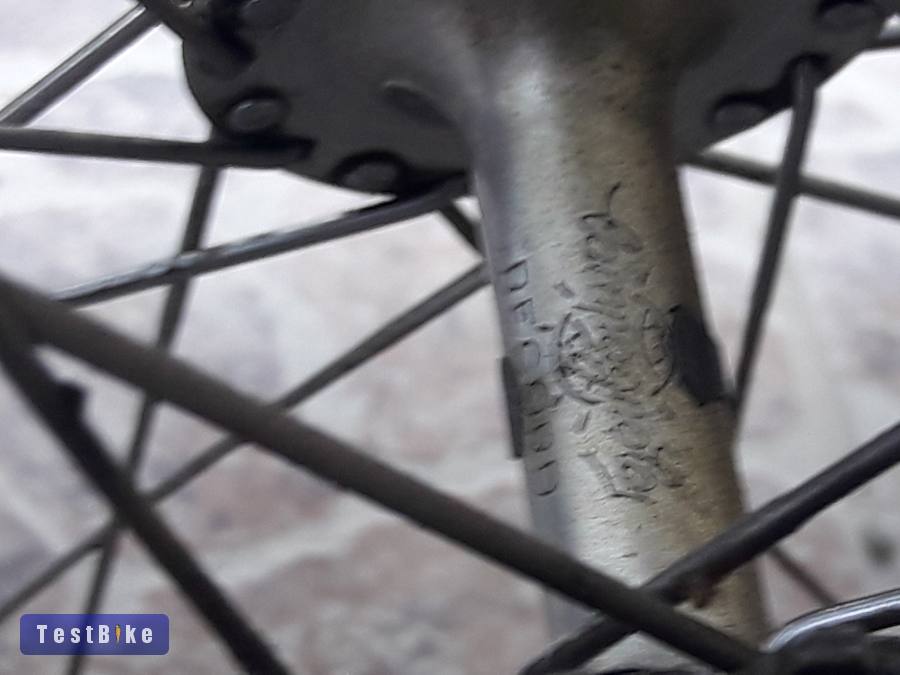 Hátsó kerék: Campagnolo Record, Mavic felni, Regina ORO