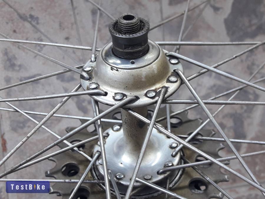 Hátsó kerék: Campagnolo Record, Mavic felni, Regina ORO