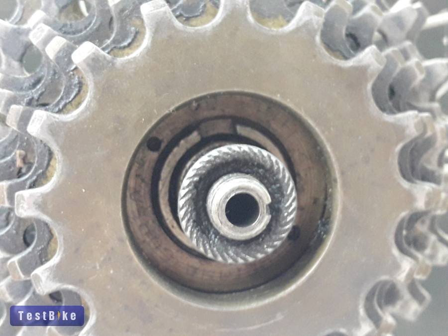 Hátsó kerék: Campagnolo Record, Mavic felni, Regina ORO