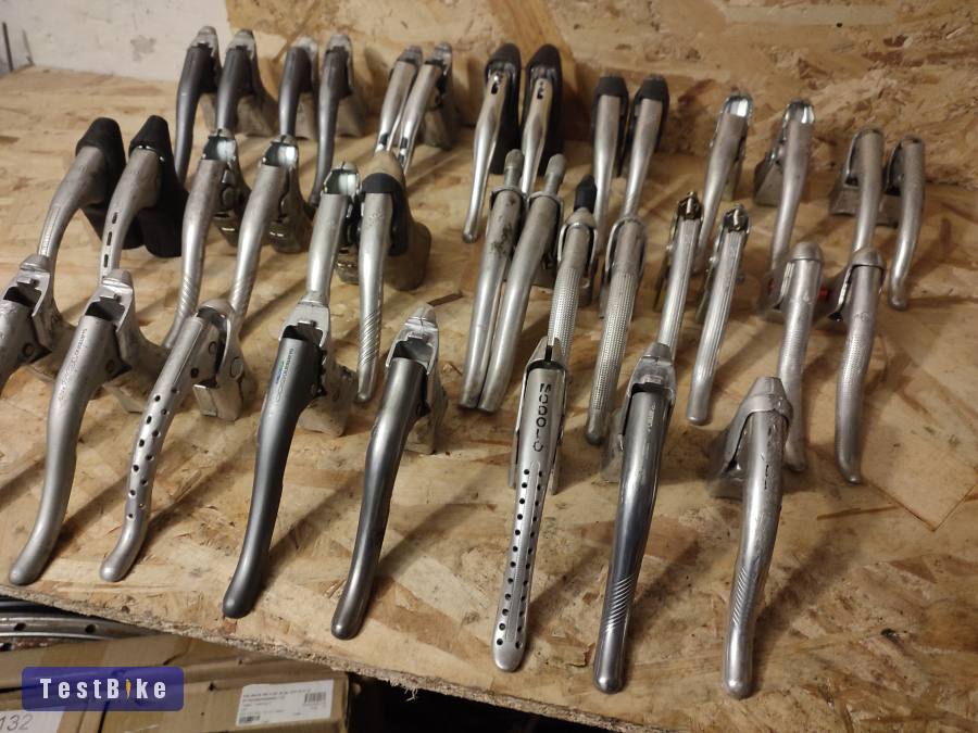 Hiányos országúti fékkar kupac 36db