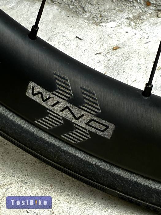 Gyári állapotú Fulcrum Wind 42 DB karbon kerékszett
