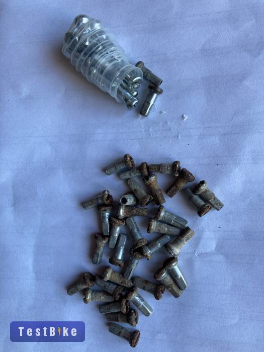 Horganyzott küllők 282x2.0mm 31db + sok anya ingyen