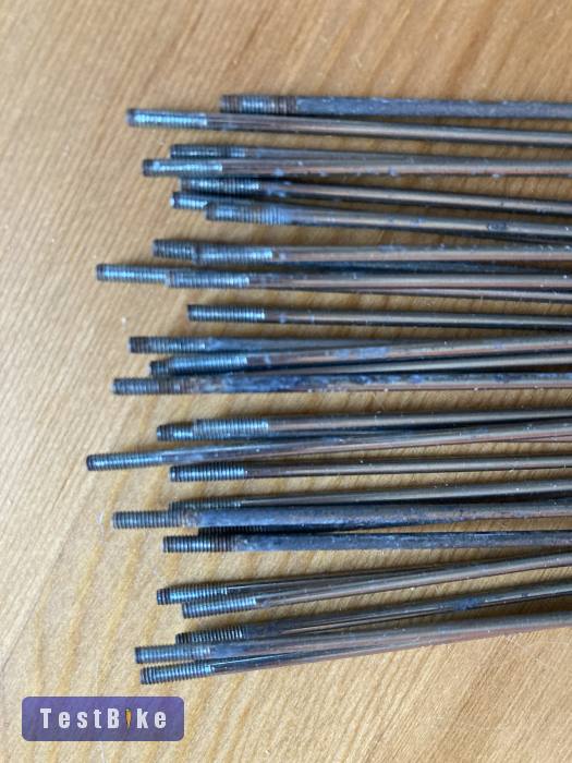 Horganyzott küllők 282x2.0mm 31db + sok anya ingyen